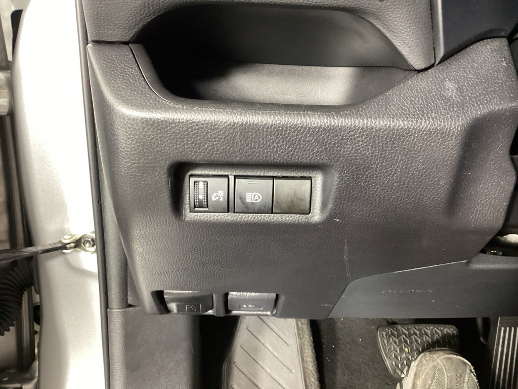 Used 2022 Toyota RAV4 XLE AWD/4WD image 19
