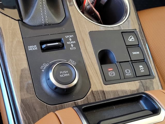 Certified 2024 Toyota Highlander Platinum AWD/4WD image 15