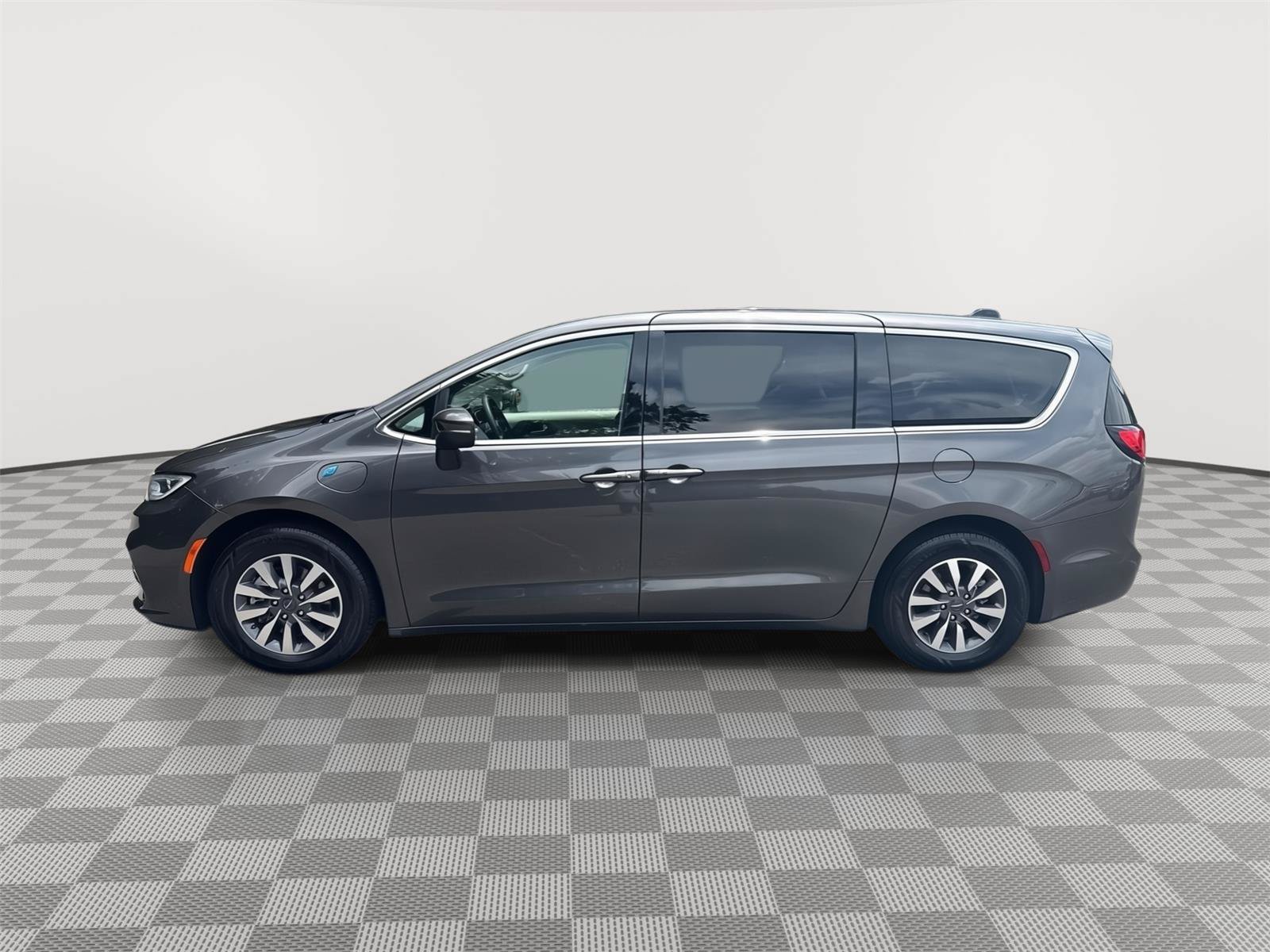 Used 2023 Chrysler Pacifica Touring-L FWD image 9