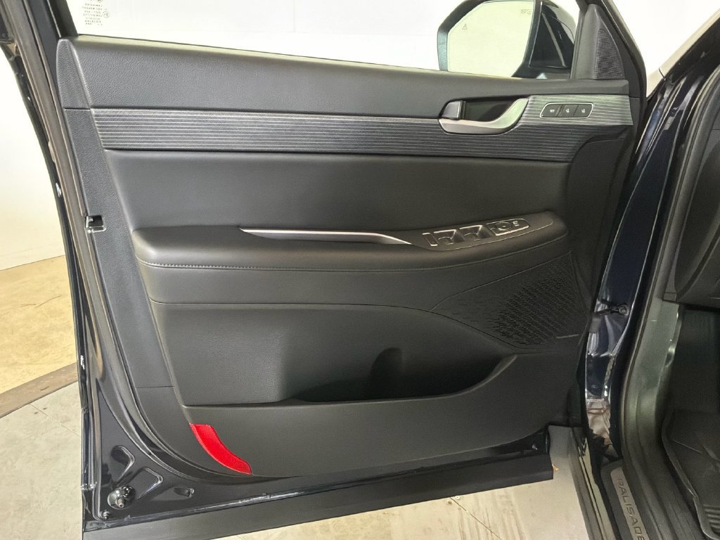 Used 2024 Hyundai Palisade Limited AWD/4WD image 13