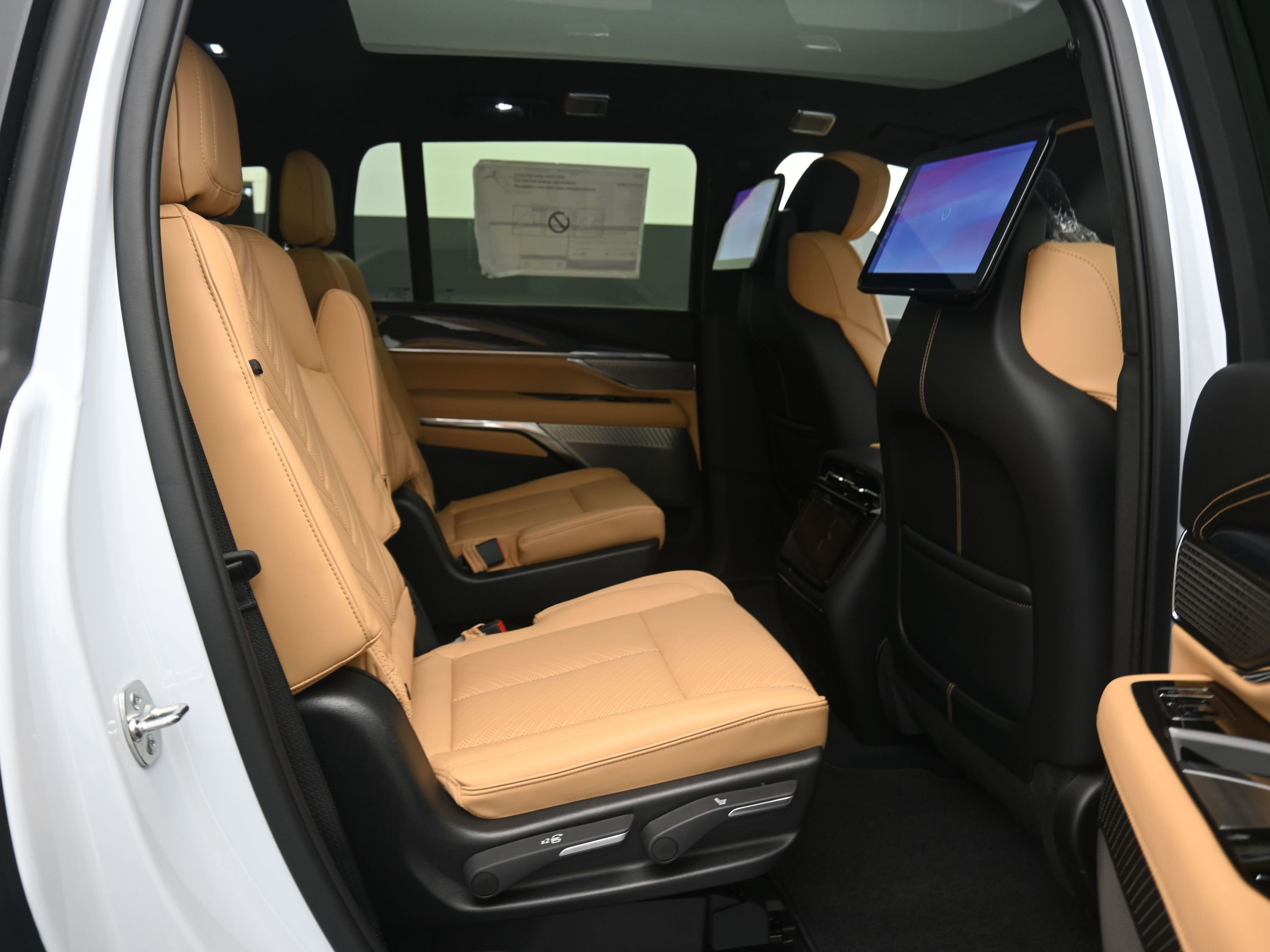 New 2026 Cadillac Escalade IQ Luxury 2 image 12