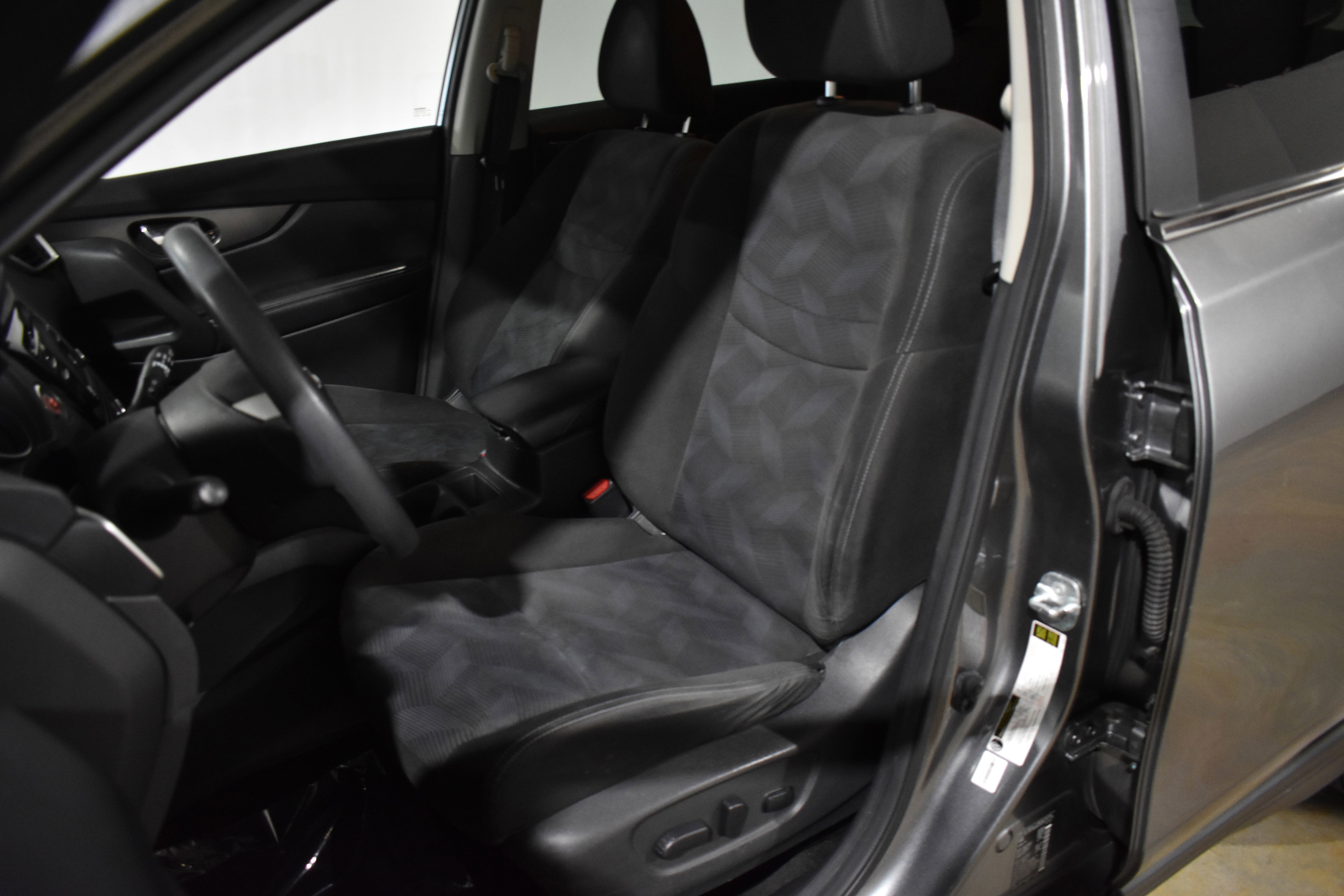 Used 2015 Nissan Rogue SV image 15