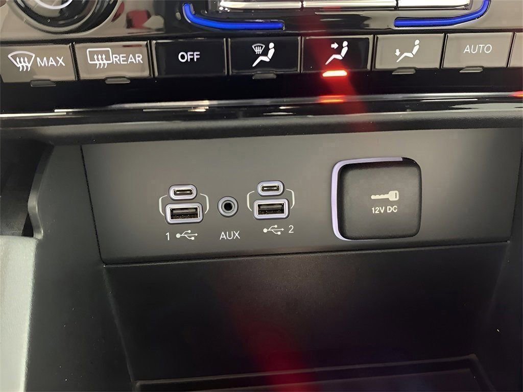Used 2025 Jeep Grand Cherokee Limited image 36