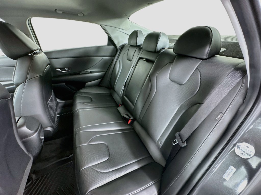 Certified 2025 Hyundai Elantra Limited FWD image 26