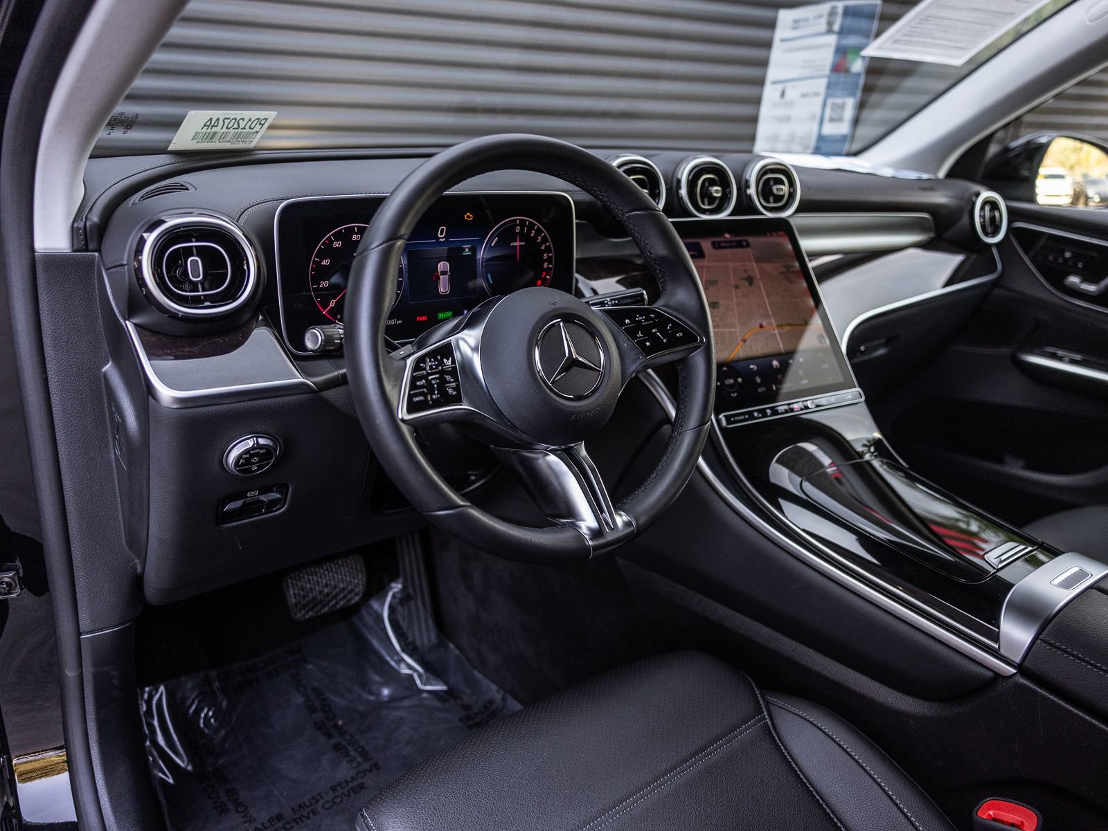 Used 2025 Mercedes-Benz GLC 350e 4MATIC image 4