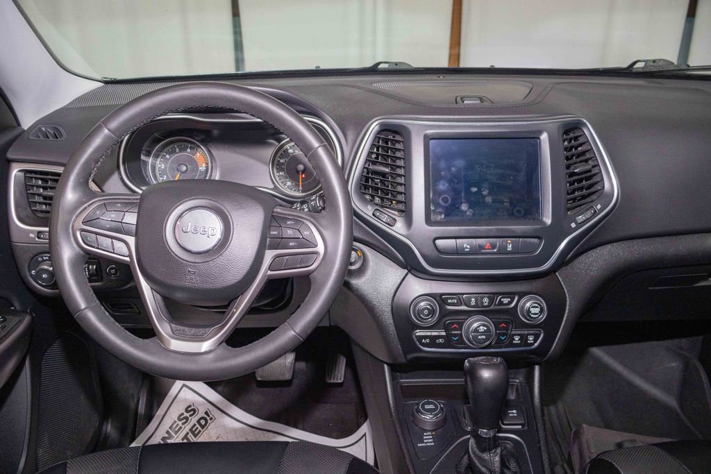 Used 2022 Jeep Cherokee Latitude Lux w/ Mopar Interior Package image 18