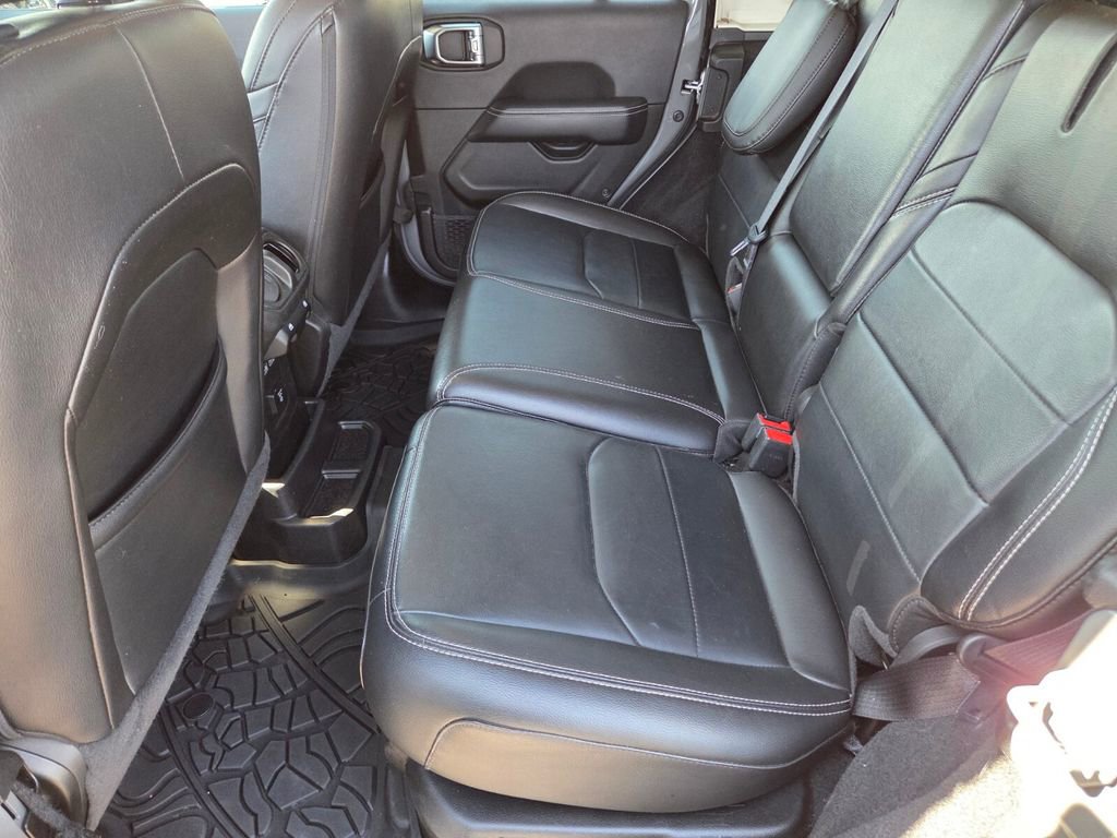 Used 2023 Jeep Wrangler Unlimited Sahara image 17