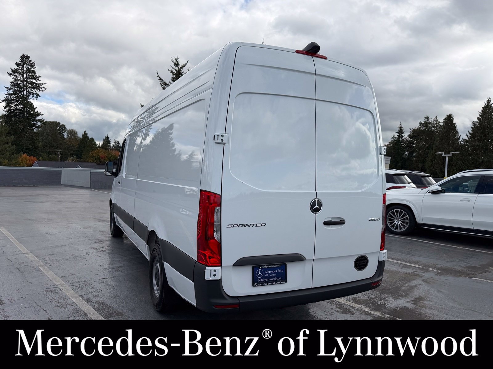 Used 2025 Mercedes-Benz Sprinter 2500 image 8