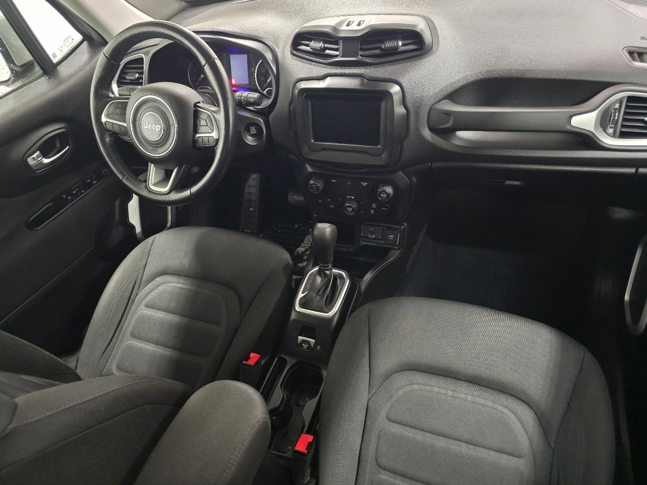 Used 2018 Jeep Renegade Latitude w/ Cold Weather Group image 17