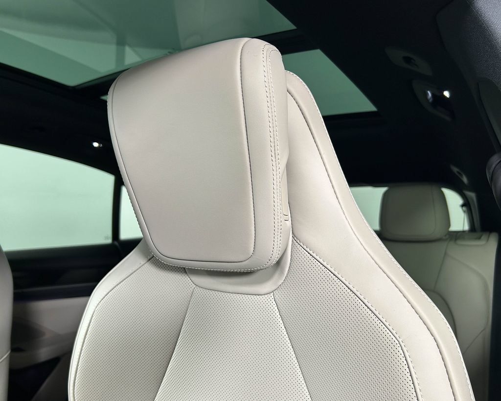 New 2026 Porsche Macan 4 Electric AWD/4WD image 16