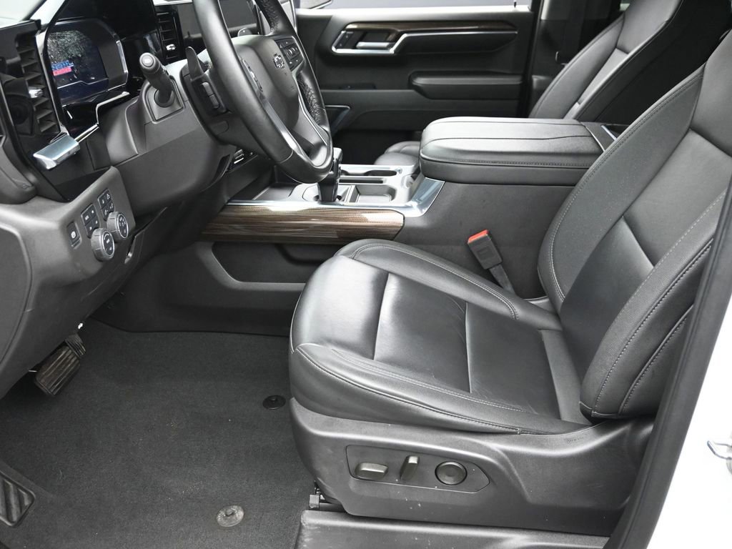 Used 2024 Chevrolet Silverado 1500 LT Trail Boss w/ LT Trail Boss Premium Package AWD/4WD image 13
