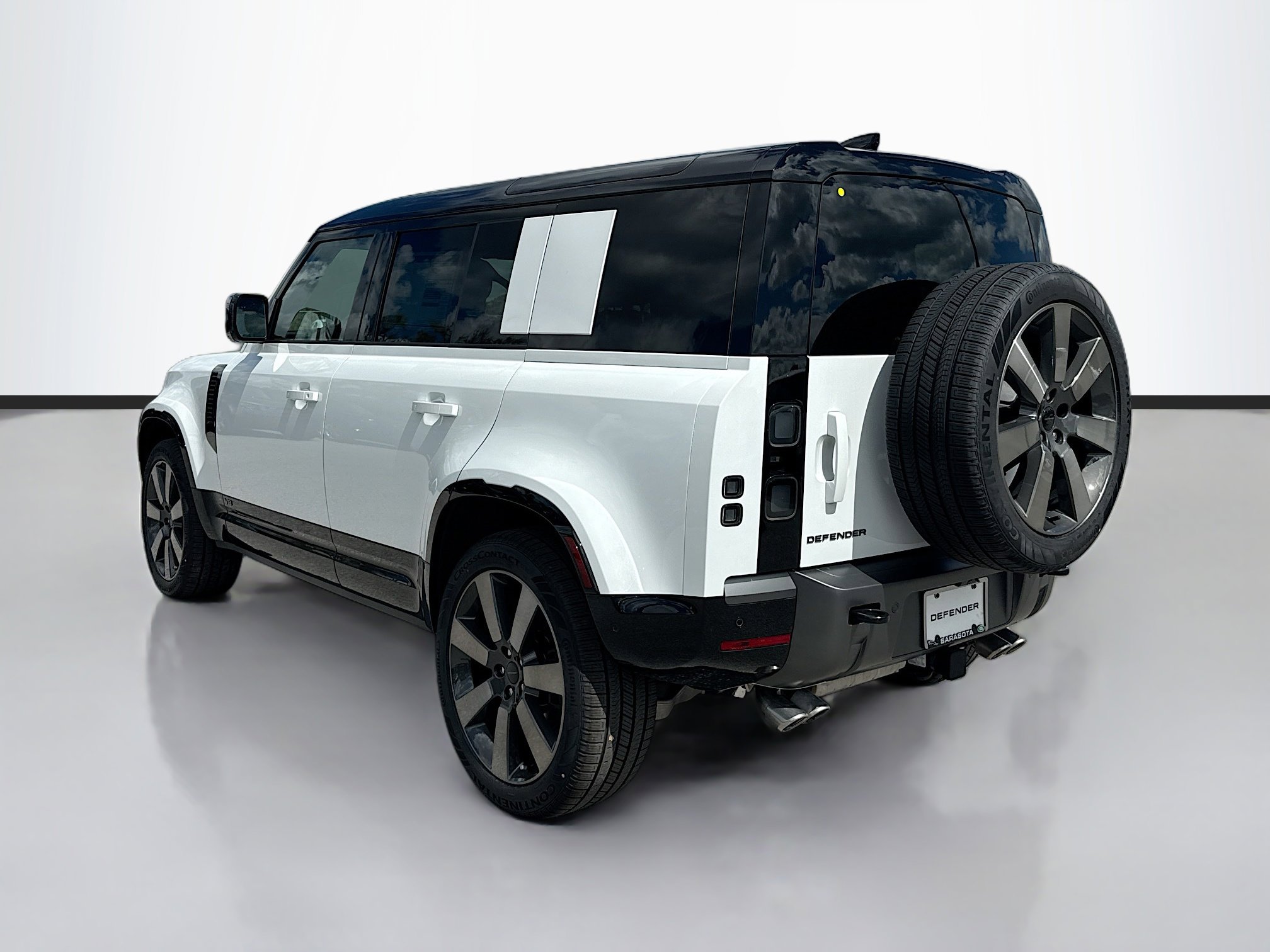 New 2026 Land Rover Defender 110 V8 AWD/4WD image 3