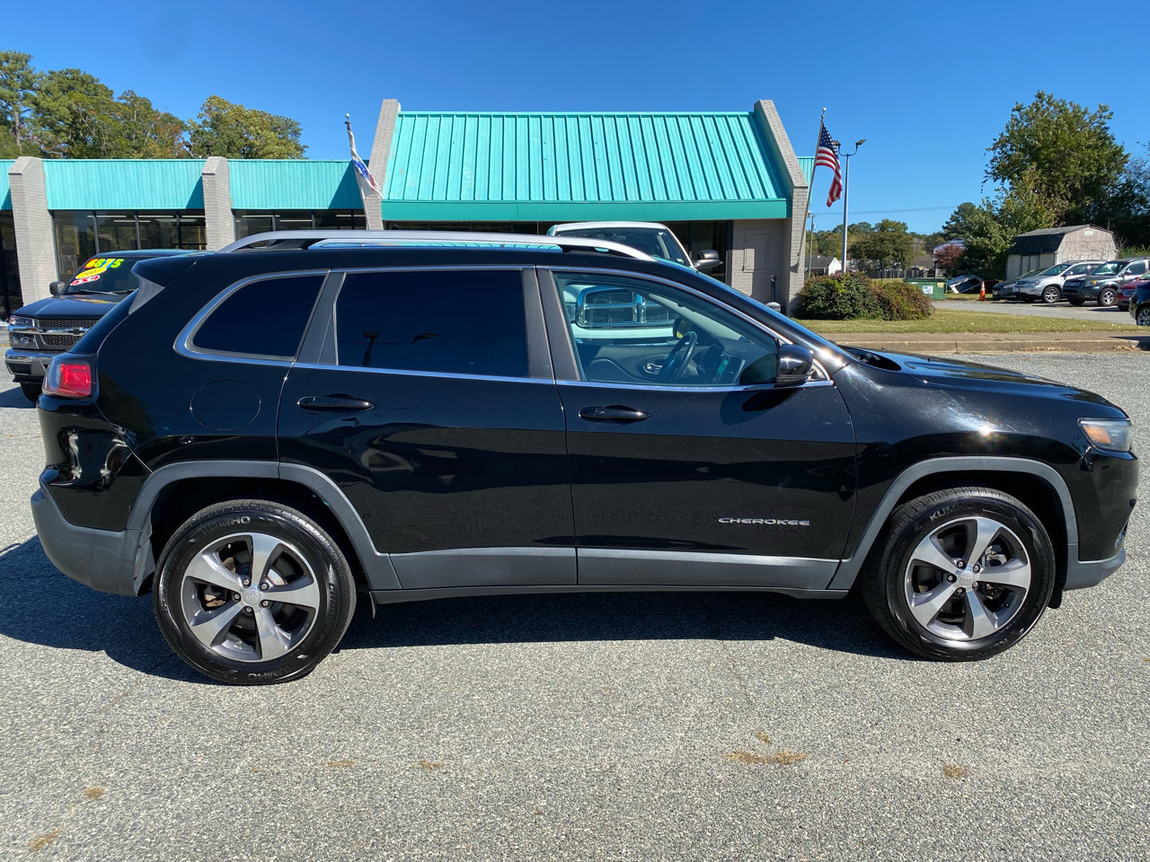 Used 2019 Jeep Cherokee Limited image 6