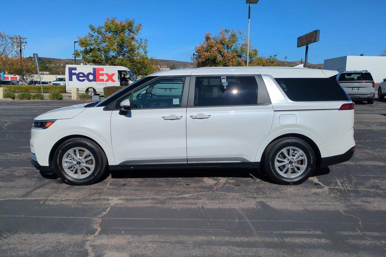 Certified 2024 Kia Carnival LX image 9