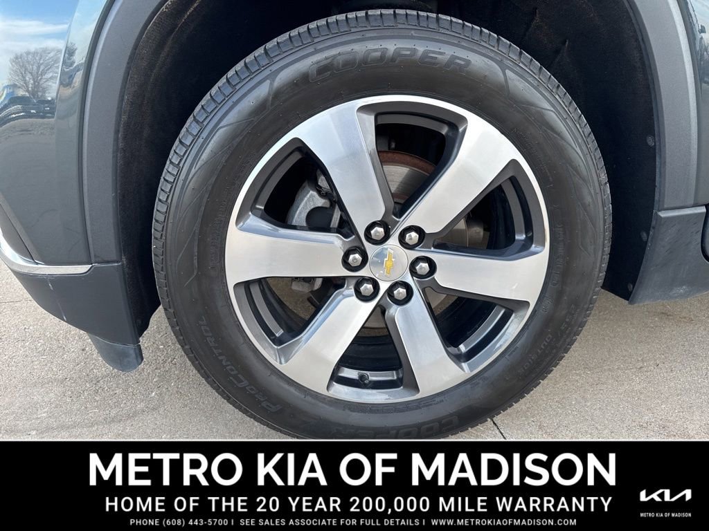 Used 2020 Chevrolet Traverse LT w/ LT Premium Package image 10