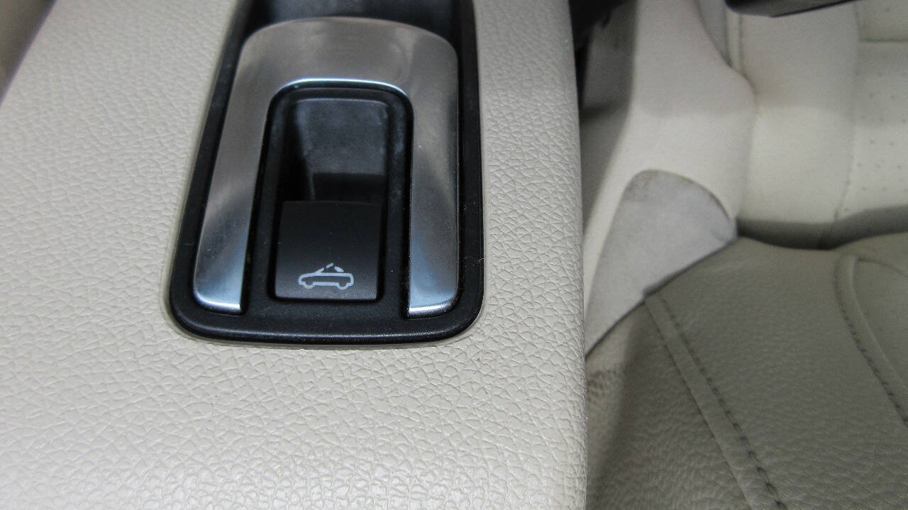 Used 2011 Volkswagen Eos Komfort FWD image 32
