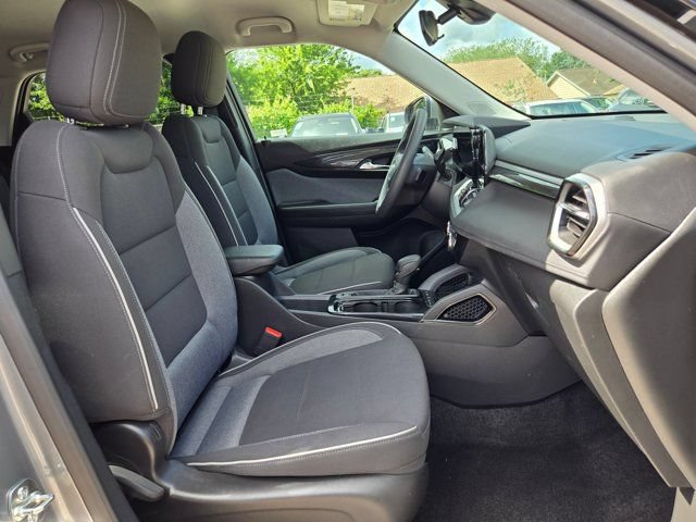 Used 2025 Chevrolet TrailBlazer LT AWD/4WD image 29
