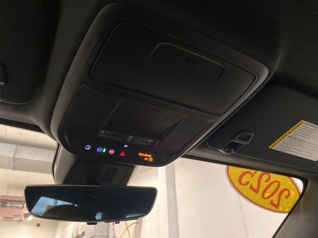 Used 2025 Chevrolet Equinox ACTIV w/ Safety and Technology Package image 23