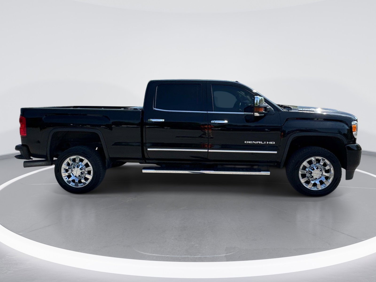 Used 2019 GMC Sierra 2500 Denali w/ Duramax Plus Package AWD/4WD image 9
