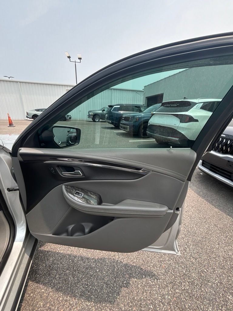 Used 2015 Chevrolet Impala LT FWD image 23