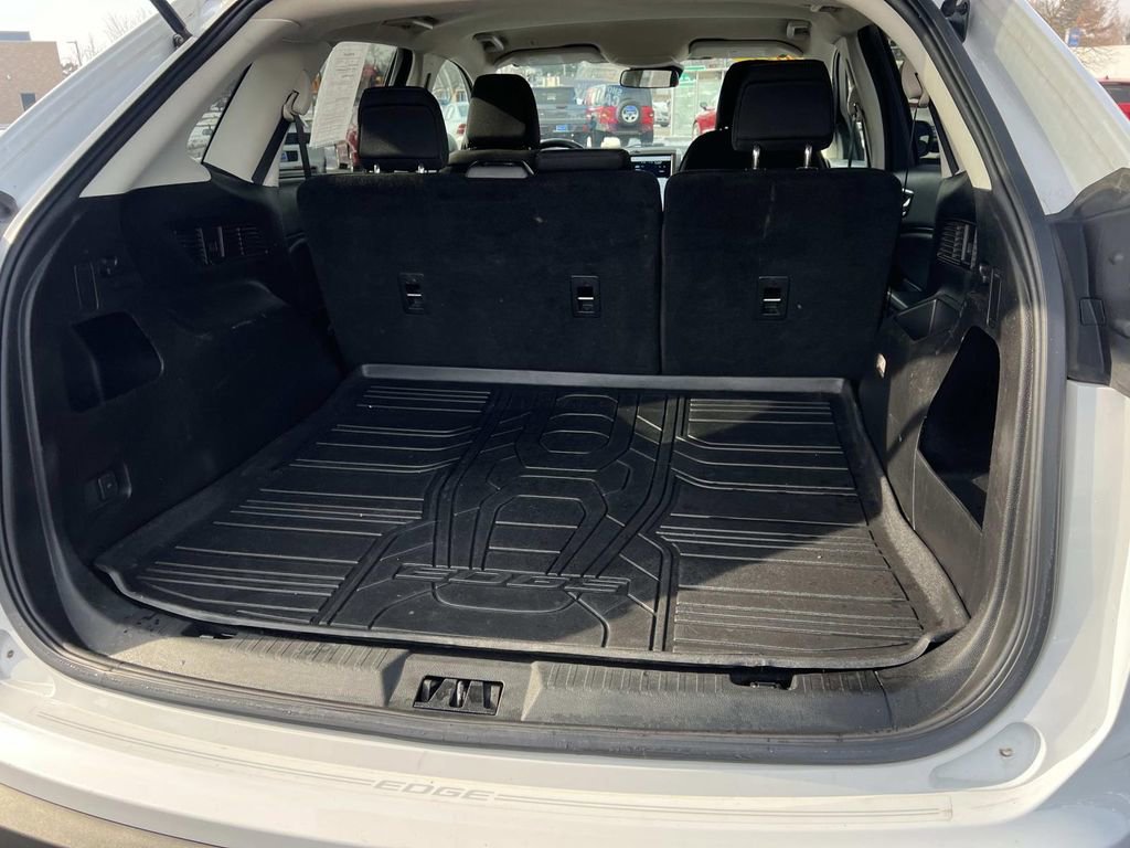 Used 2022 Ford Edge SE w/ Cargo Accessory Package image 10