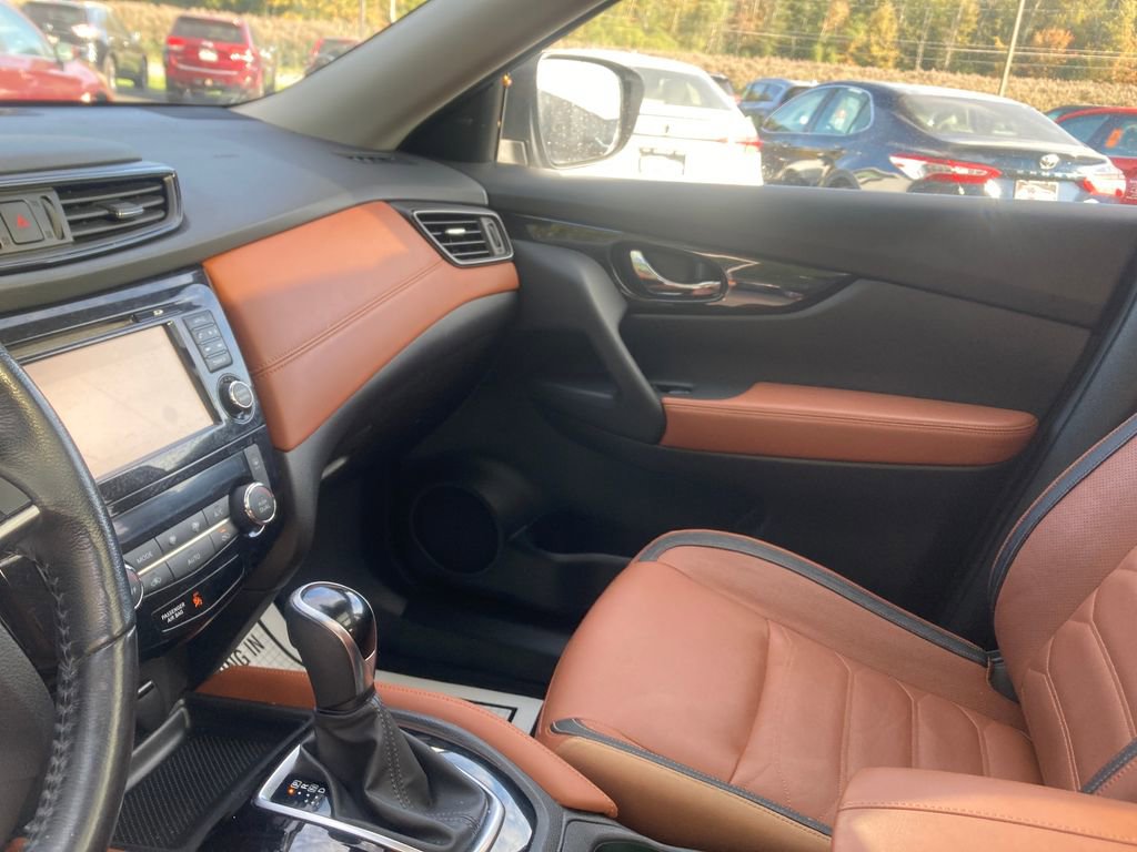 Used 2017 Nissan Rogue SL w/ SL Premium Package image 16