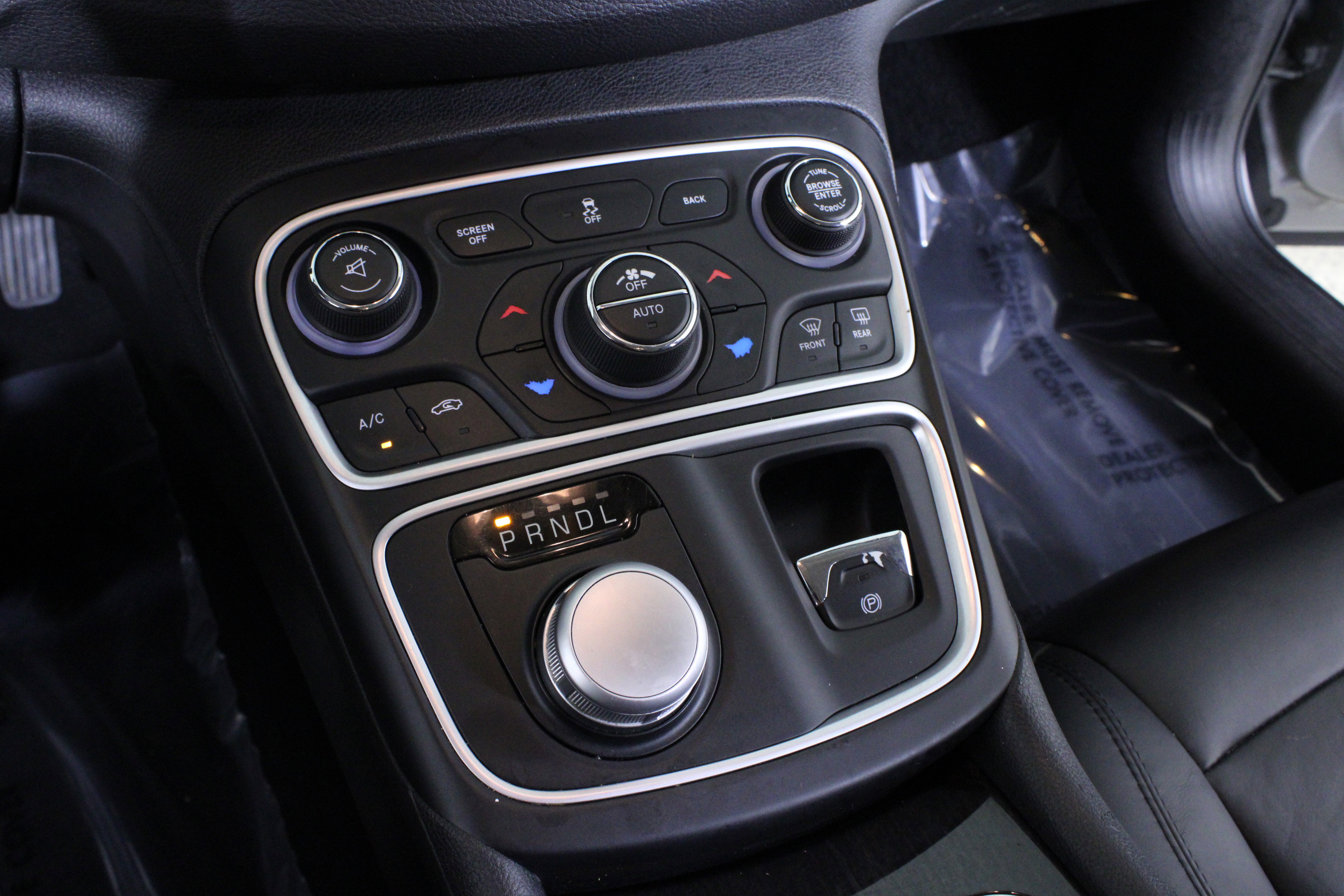 Used 2015 Chrysler 200 C w/ Navigation & Sound Group I image 23