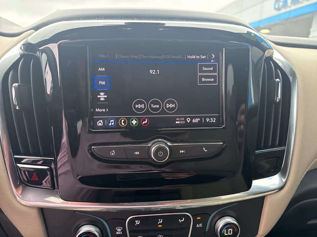 Used 2023 Chevrolet Traverse LS FWD image 22