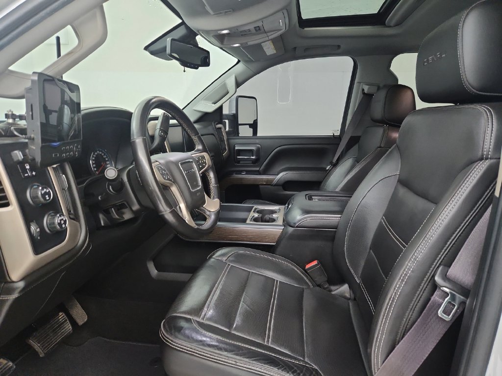 Used 2017 GMC Sierra 2500 Denali w/ Duramax Plus Package AWD/4WD image 19