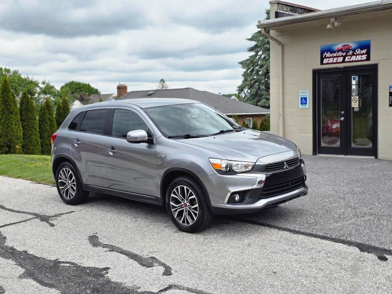 Used 2017 Mitsubishi Outlander Sport SE FWD image 2