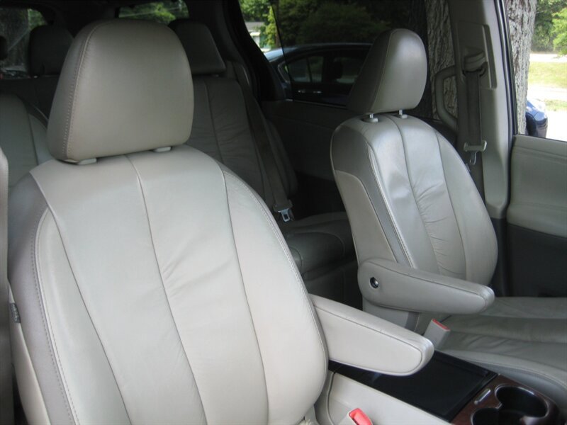 Used 2011 Toyota Sienna Limited w/ Premium Pkg AWD/4WD image 26