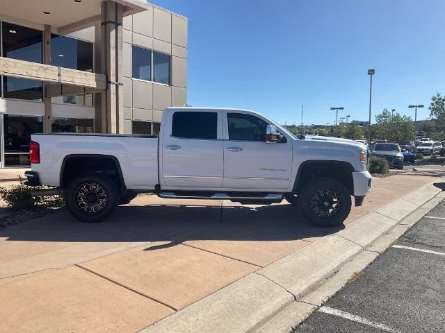 Used 2019 GMC Sierra 2500 Denali w/ Duramax Plus Package AWD/4WD image 3