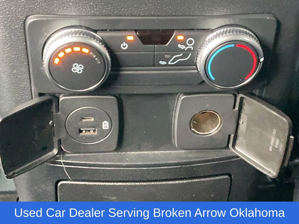 Used 2022 Ford Explorer XLT w/ Equipment Group 202A image 9