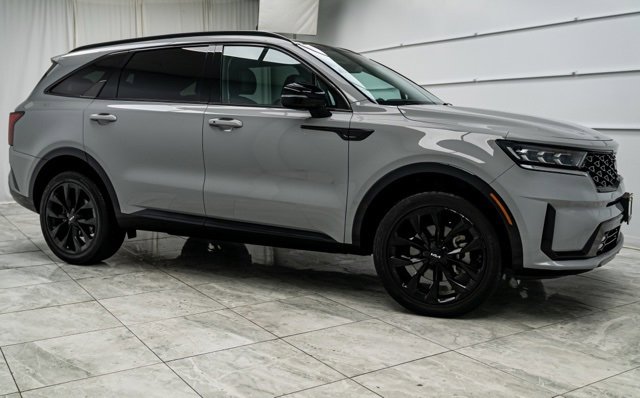 Used 2023 Kia Sorento SX image 2