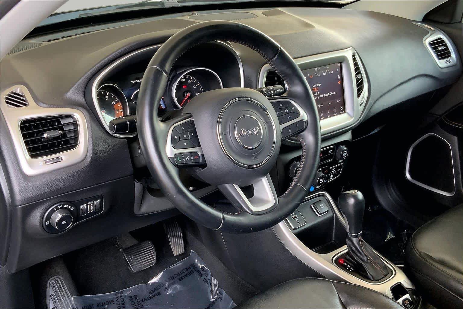 Used 2018 Jeep Compass Latitude w/ Popular Equipment Group FWD image 18