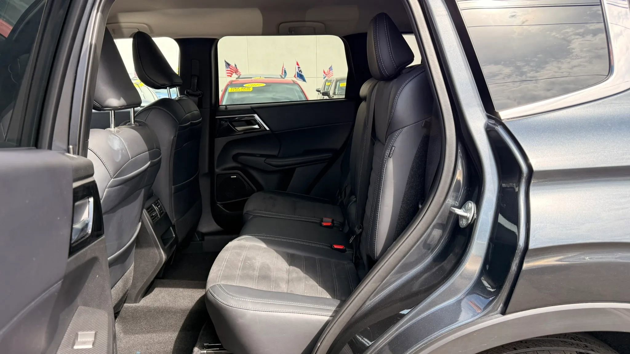 Used 2025 Mitsubishi Outlander SE AWD/4WD image 13