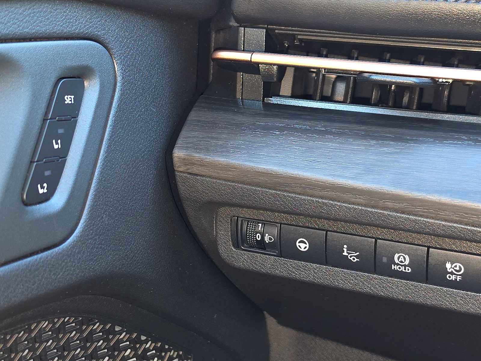 Used 2024 Nissan Ariya FWD image 30