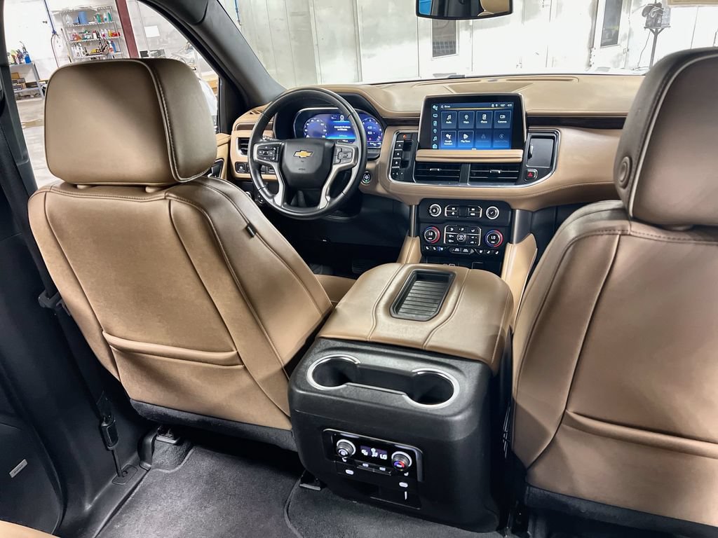 Used 2024 Chevrolet Suburban Premier RWD image 19