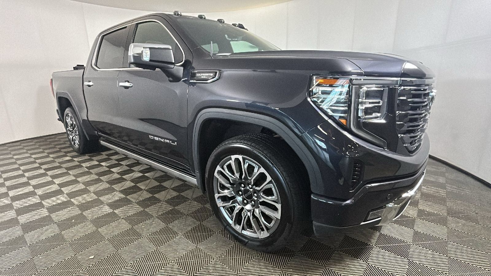 Used 2025 GMC Sierra 1500 Denali Ultimate AWD/4WD video 3