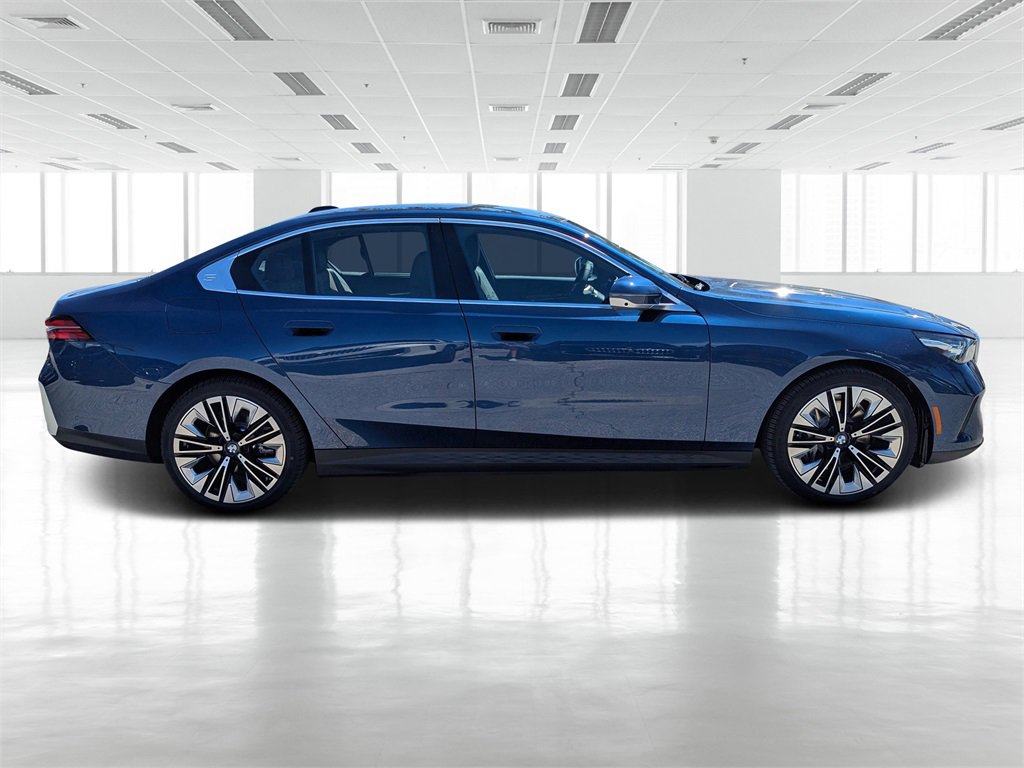 New 2026 BMW i5 eDrive40 w/ Executive Package image 3