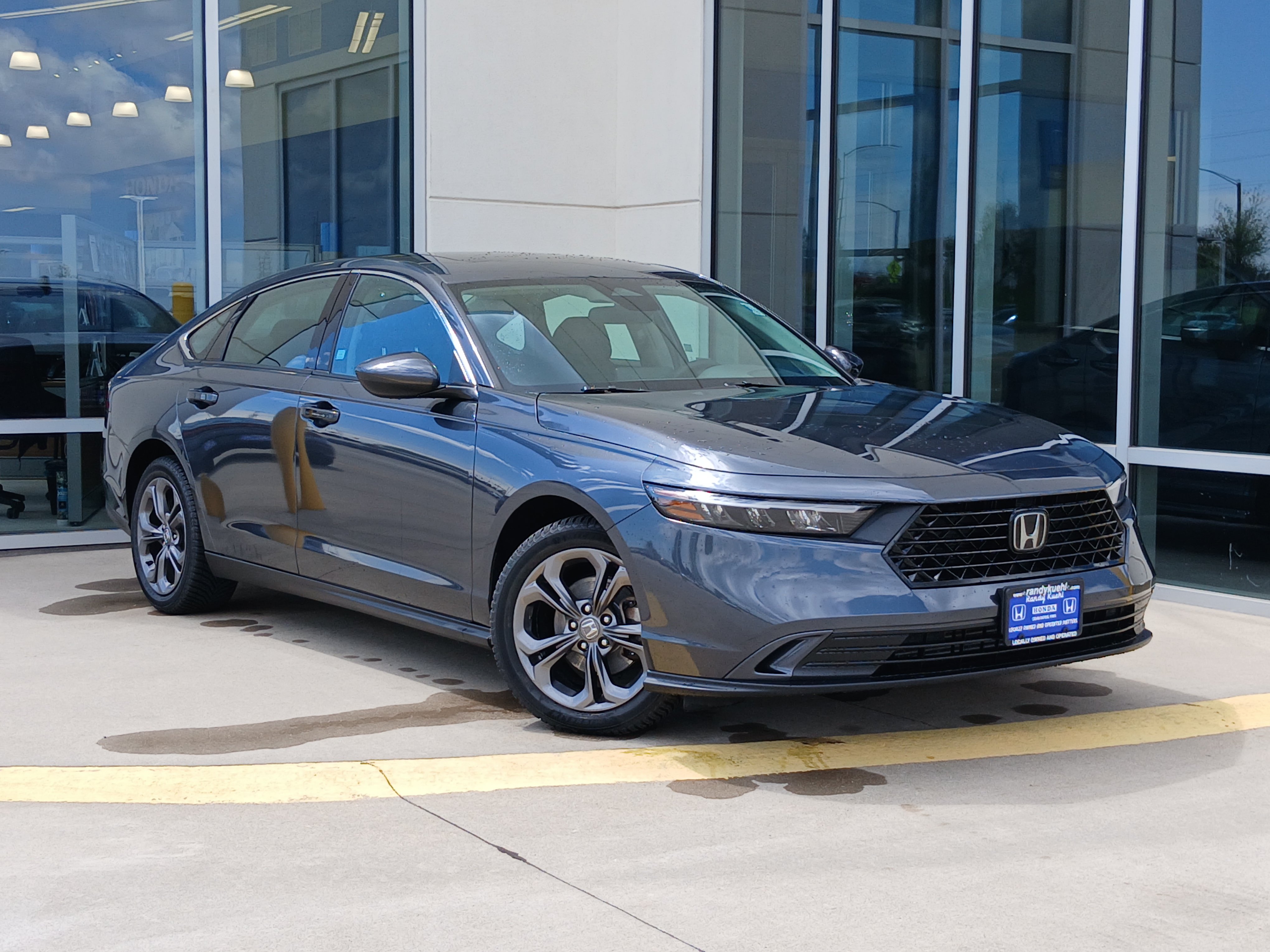 Used 2023 Honda Accord EX image 2