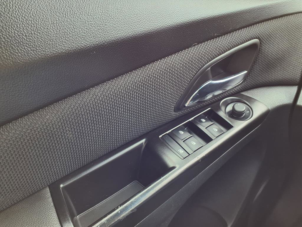Used 2014 Chevrolet Cruze LT image 17