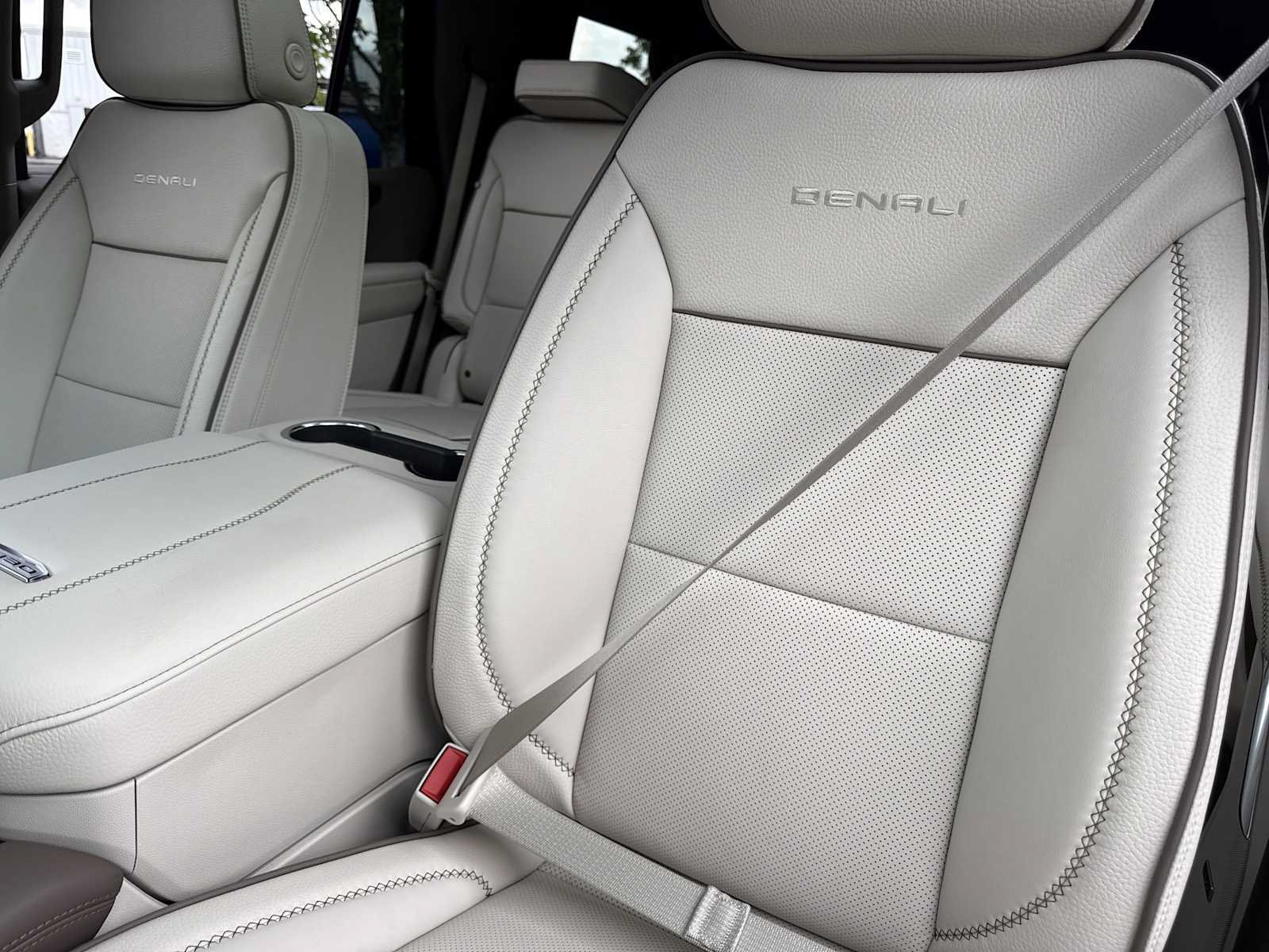 New 2026 GMC Yukon Denali w/ Sun & Power Step Package RWD image 7