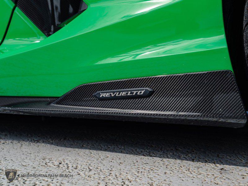 Used 2024 Lamborghini Revuelto image 13