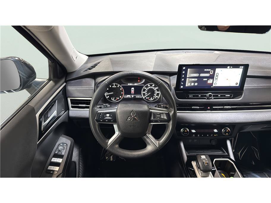 Used 2025 Mitsubishi Outlander ES FWD image 28