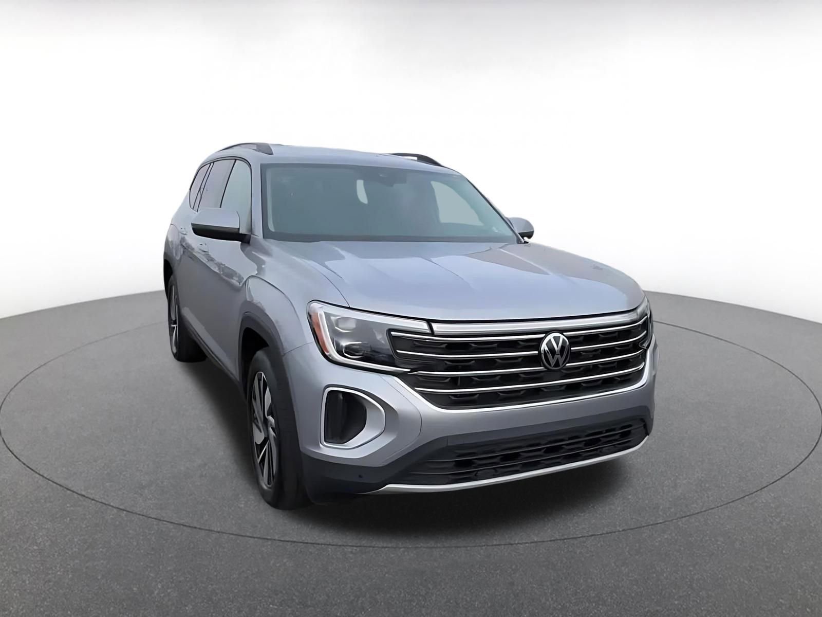 Used 2025 Volkswagen Atlas SE image 3