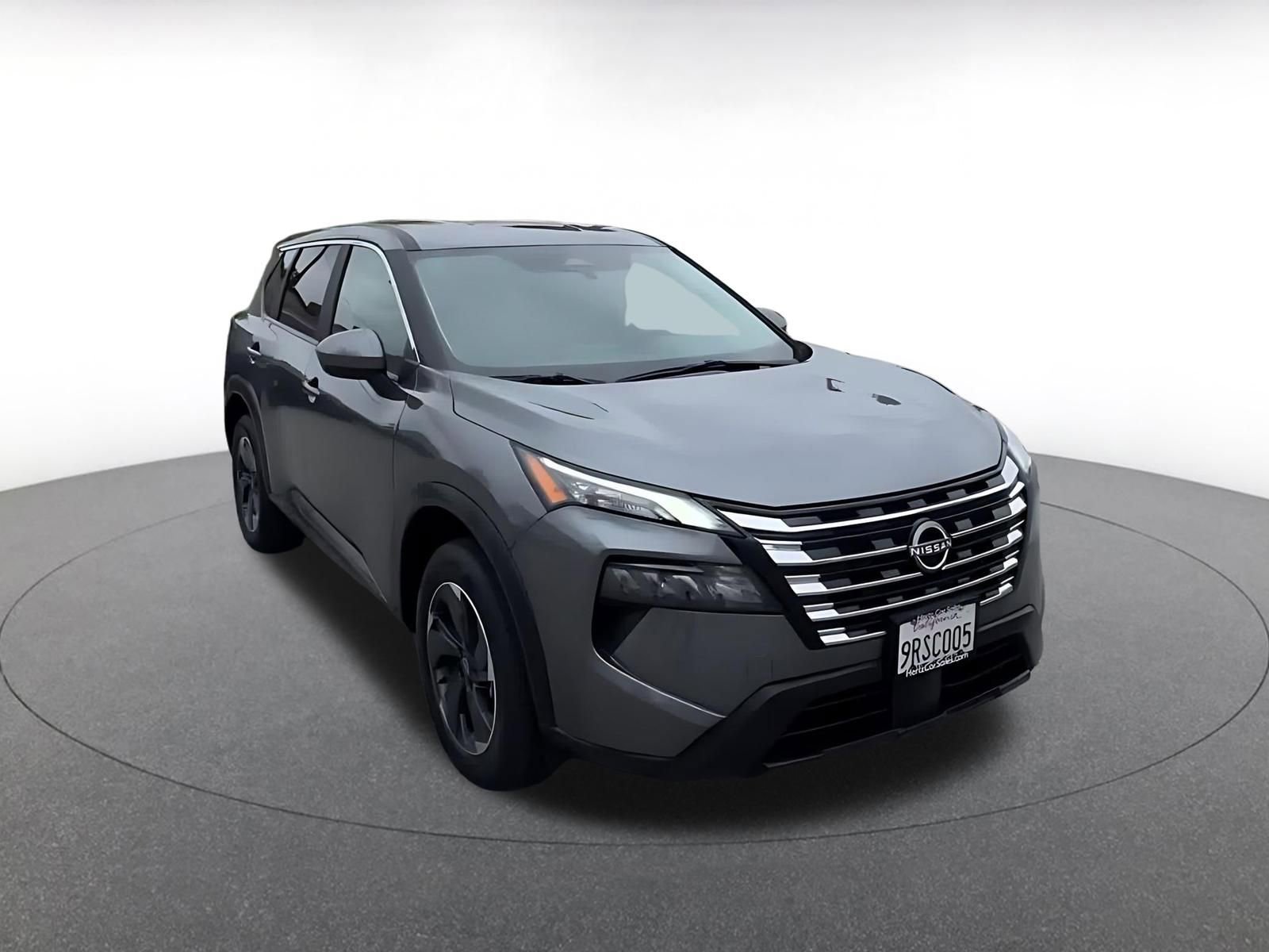 Used 2025 Nissan Rogue SV FWD image 3