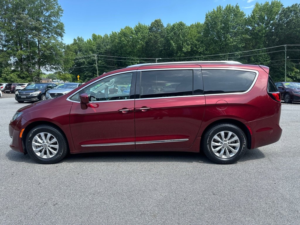 Used 2019 Chrysler Pacifica Touring-L image 4