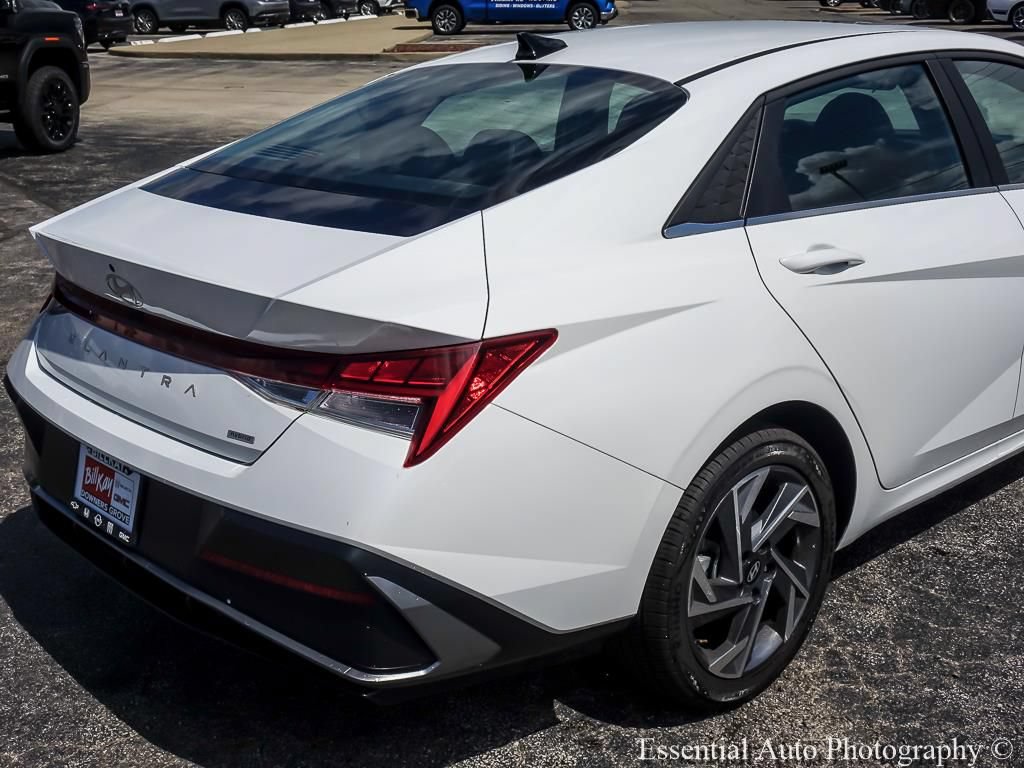 Used 2025 Hyundai Elantra Limited FWD image 8
