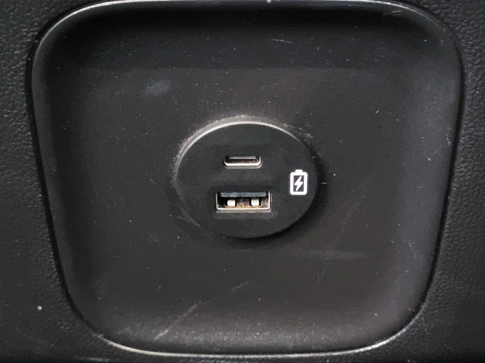 Used 2022 Ford Escape SE w/ SE Sport Appearance Package image 19